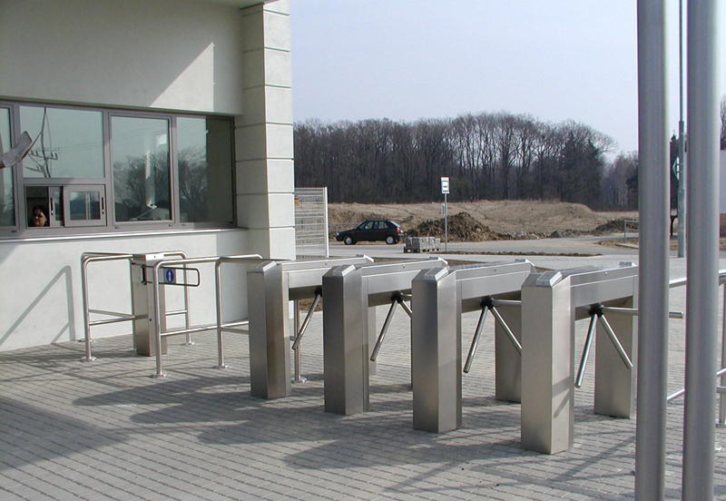 工廠(chǎng)指紋識(shí)別三輥閘案例